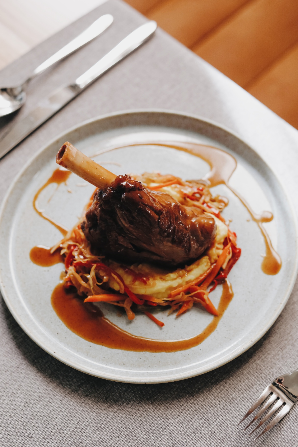 Signature plate at Ujvara
